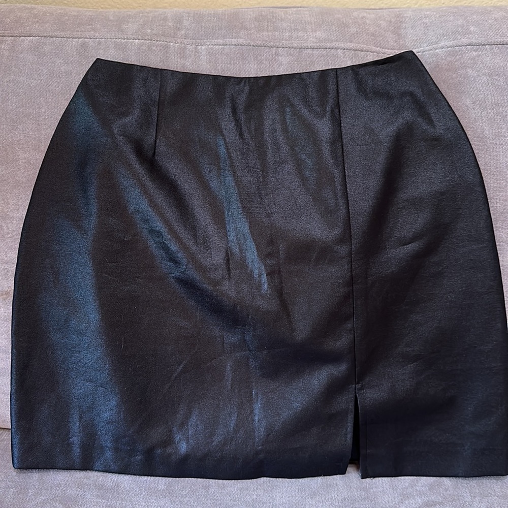 Le Chateau Black Mini Skirt in black shimmer fabric - size 5